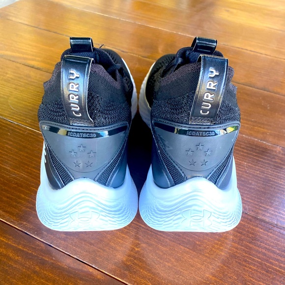 Men’s Curry Under Armour Flow - Picture 2 of 8